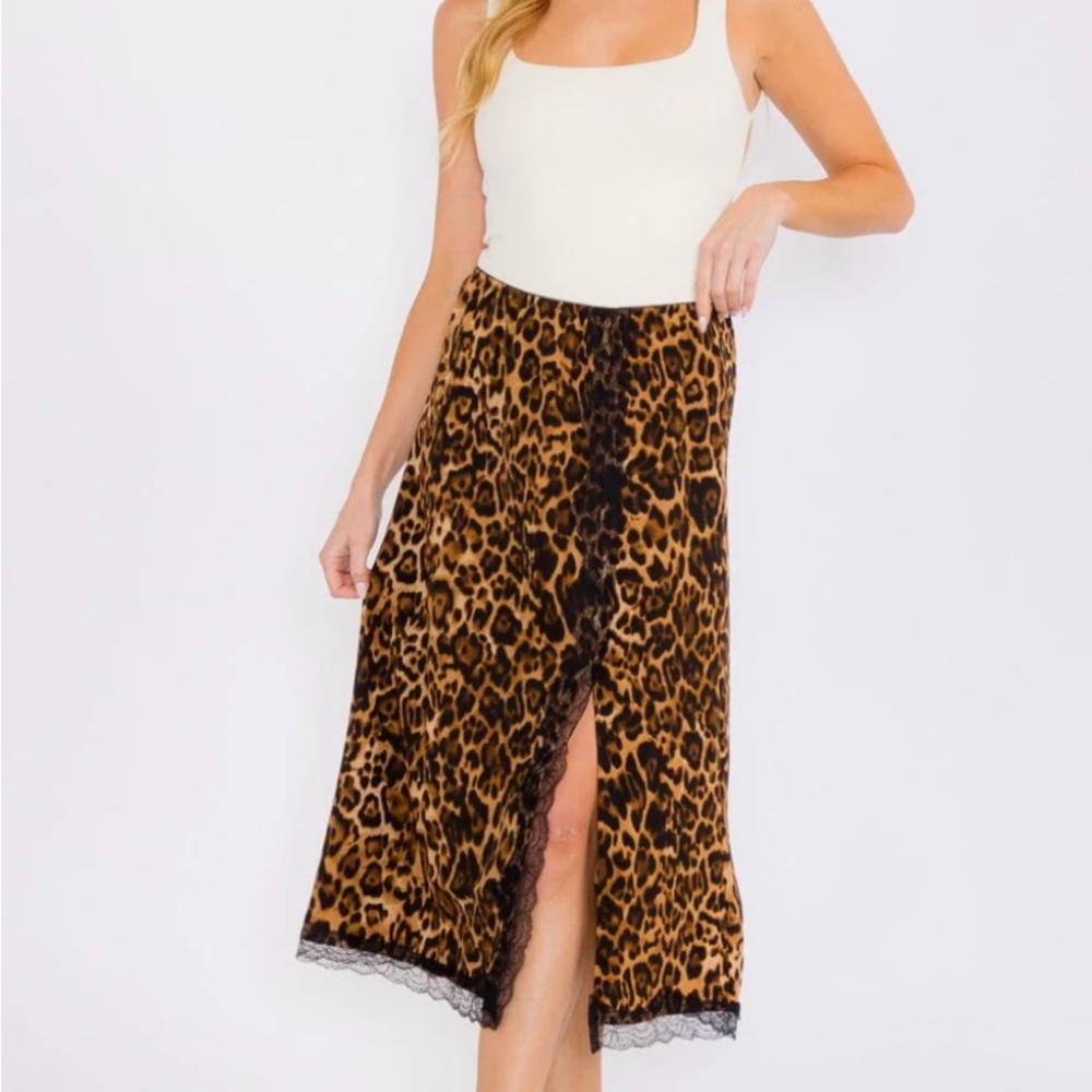 Leopard Print Midi Skirt with Lace Trim
